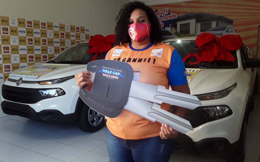 Moradora de Taubaté ganha duas Fiat Toro sozinha no Vale Cap e vai realizar o sonho da casa própria.